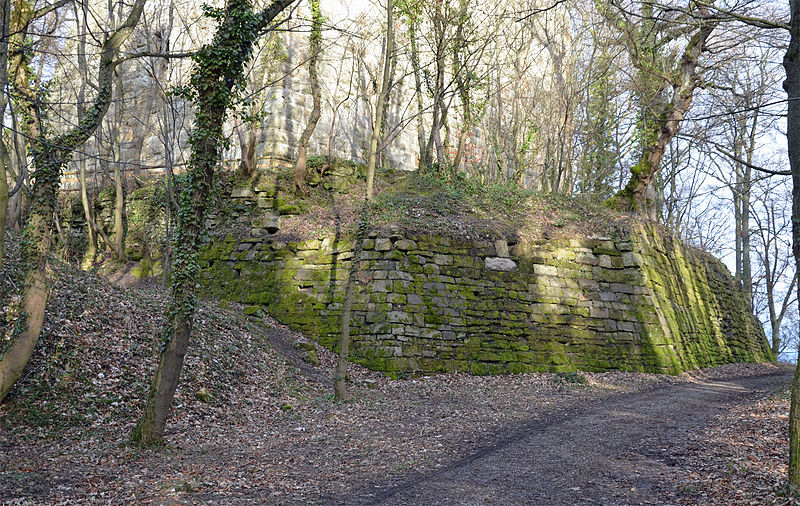 File:Burgruine Blankenhorn Eibensbach Futtermauer 20140216.jpg