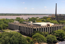 Camara Municipal de Porto Alegre vista do TRF4 (cropped).png