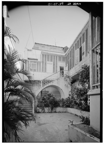 File:COURTYARD, FROM SOUTH - Vendrell,Fernando,Casa, 3 Calle Amor, Ponce, Ponce Municipio, PR HABS PR,6-PONCE,5-10.tif