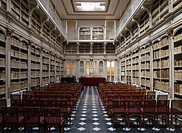 Cagliari, bâtiment universitaire, bibliothèque, salle du XVIIIe siècle 01.jpg