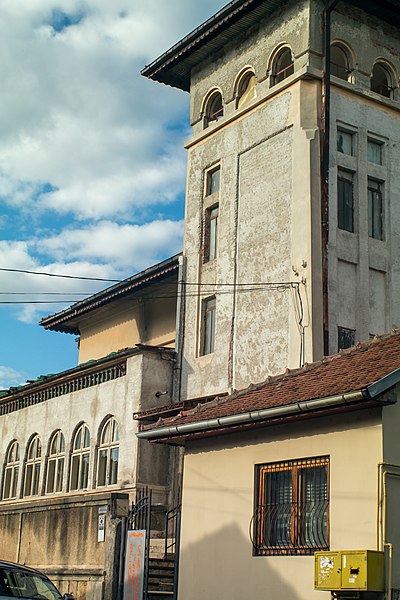 File:Campulung, fosta clădire a Poliției 01.jpg