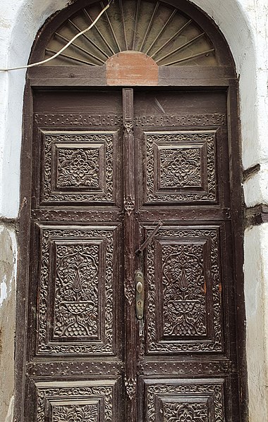 File:Carved door , old Jeddah, Saudi Arabia (2) (50702745603).jpg