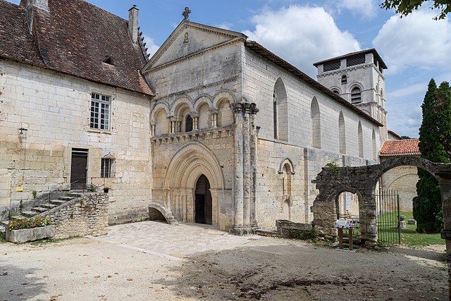 Abbaye de Chancelade (аббатство Шанселад)