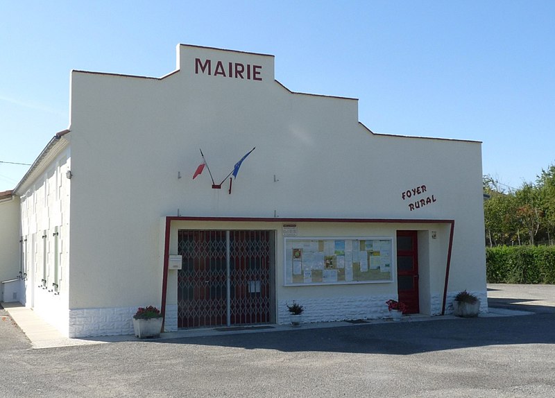 File:Chartuzac mairie.JPG