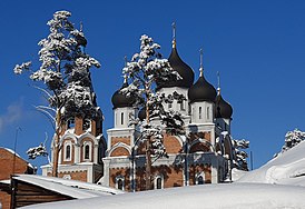 Вид на храм с улицы Бестужева