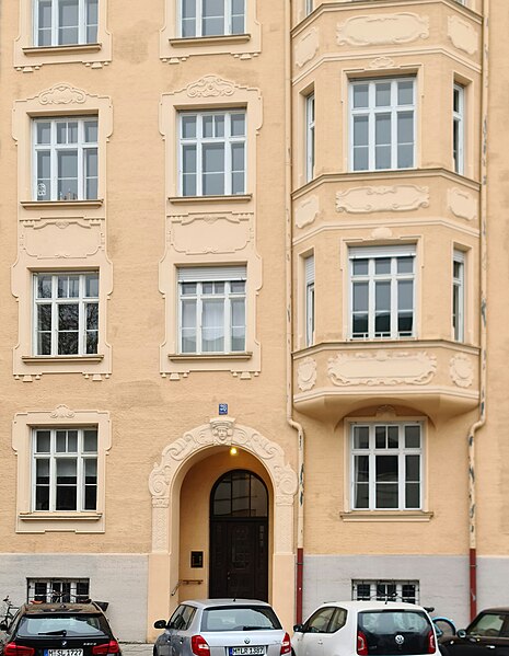 File:Clemensstr 28 Schwabing Detail.jpg