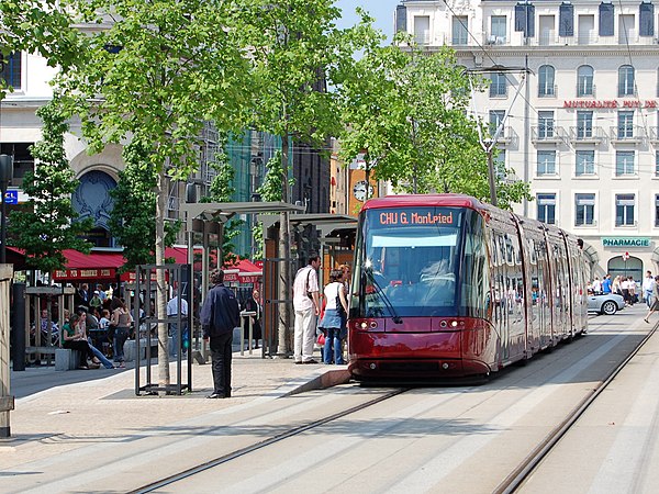 Translohr vehicles are now providing tram-like service in Clermont-Ferrand.