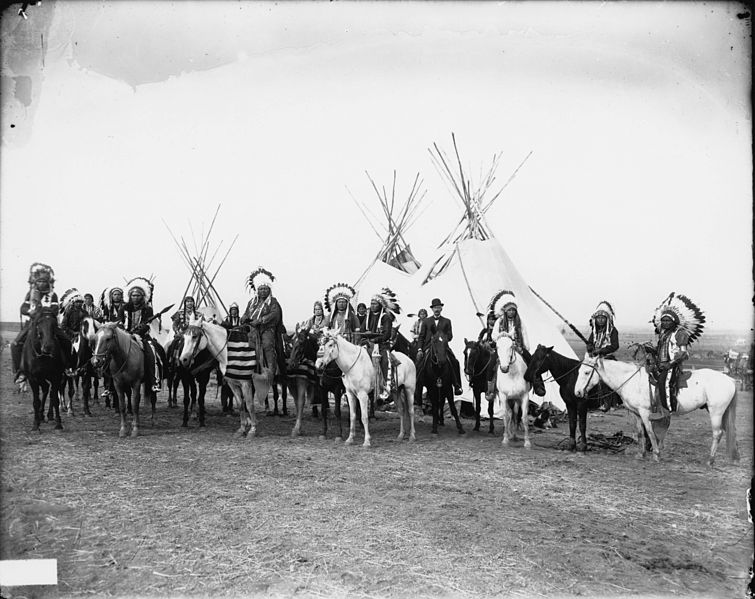 File:Columbia Plateau Native Americans on horses 1908 Benjamin Gifford.jpg