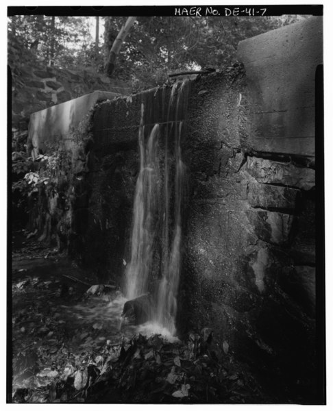 File:DETAIL OF SOUTH ELEVATION OF DAM WALL, SHOWING WATER FLOW AND PORTION OF WEST PARAPET WALL, LOOKING NORTHWEST - Whitman Estate, Lower Pond Spillway, Approx. .5 mile south of HAER DEL,2-NEWCA,48-7.tif