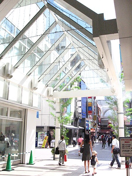 File:Drymist system in Isetan Kichijoji.jpg