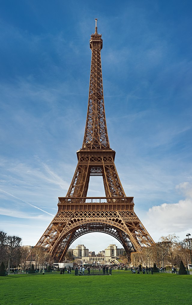 File:Eiffel Tower Marsfeld Paris.jpg - Wikimedia Commons