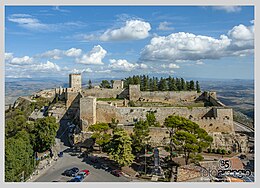 Enna - Das Schloss der Lombardei.jpg