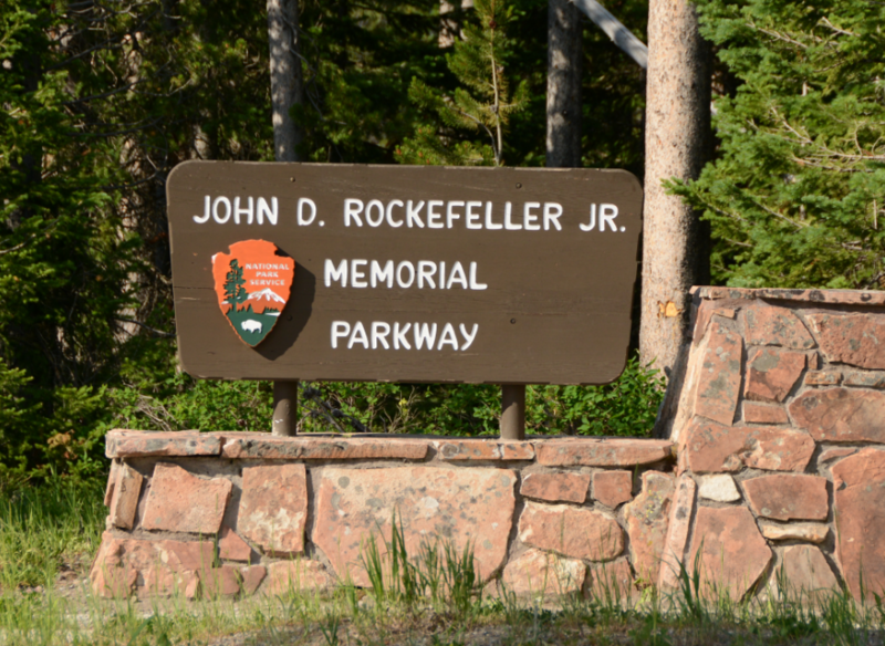 File:Entrance sign at the John D. Rockefeller Jr. Memorial Parkway.png