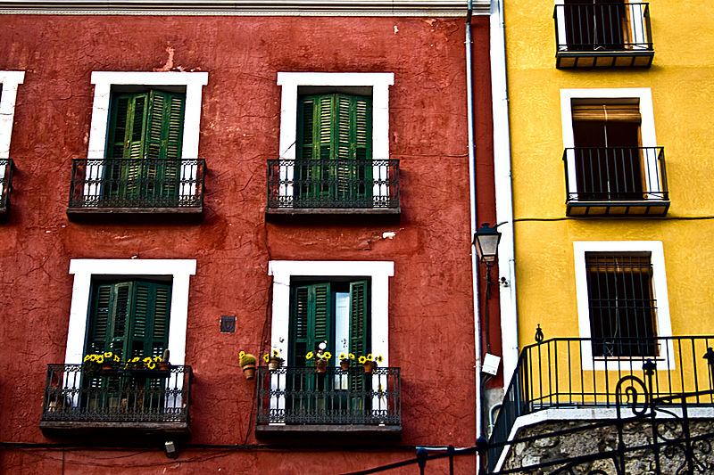 File:Fachadas de colores - Cuenca (3080648312).jpg