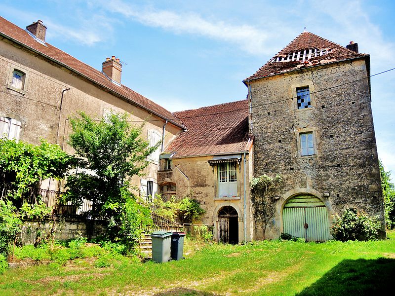 File:Ferrières-les-Scey. Bâtiments de l'ancien château. 2015-06-26.JPG