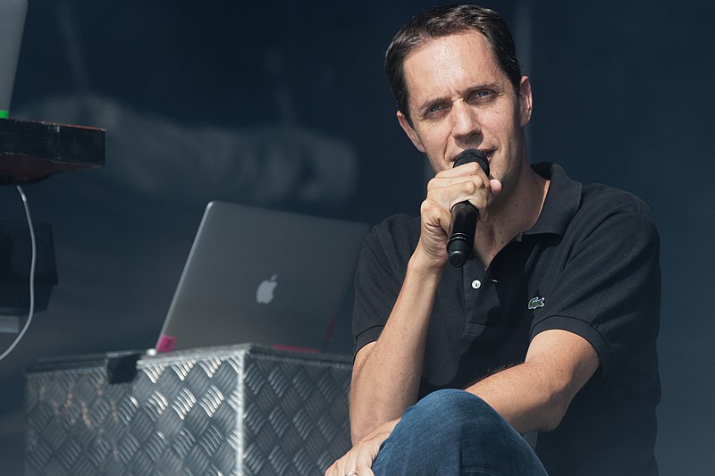 File:Festival du Bout du Monde 2018 - Grand Corps Malade - 034.jpg -  Wikimedia Commons