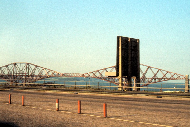 File:Firth of Forth Railway Bridge - 1981 - geograph.org.uk - 2247429.jpg