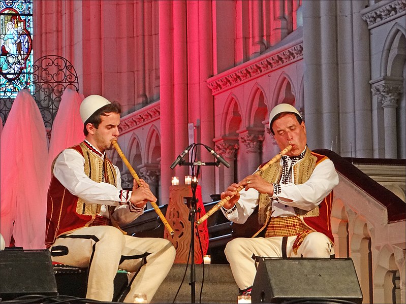 File:Flûtes Kavall des bergers de Macédoine dans lAbbatiale de Saint-Florent-le-Vieil, Concert "Chant et flûtes des bergers", Festival Les Orientales (Saint-Florent-Le-Vieil).jpg