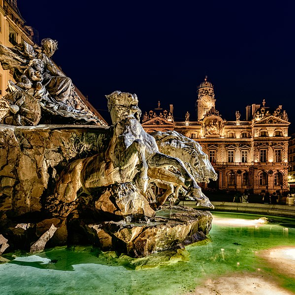 Image: Fontaine Bartholdi Place des Terreaux (cropped)