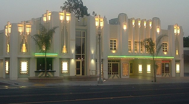 Image: Fontana Center Stage Theater   panoramio (cropped 2)