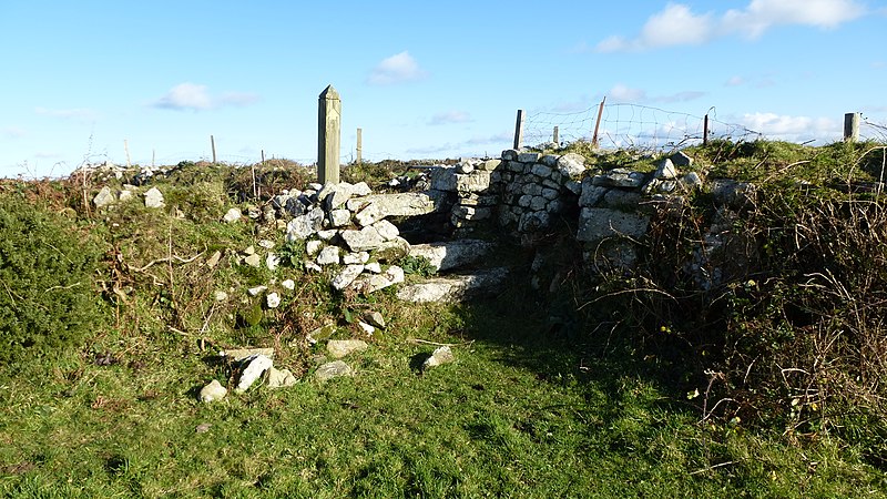 File:Footpath stile to Towednack Church. - panoramio.jpg