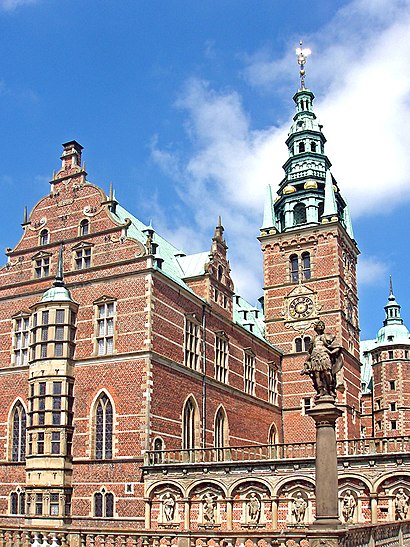 Sådan kommer du til Frederiksborg Slots Kirke med offentlig transport – Om stedet