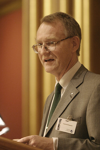 File:Gabriel Romanus, Nordiska radets nyvalda president, haller tal. (Bilden ar tagen vid Nordiska radets session i Oslo, 2003) (2).jpg