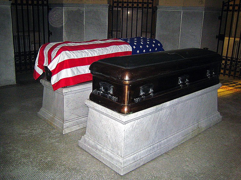 File:GarfieldCasket.jpg