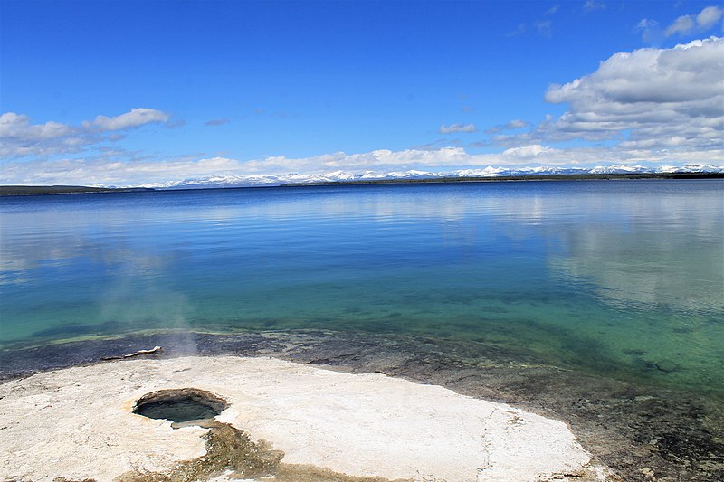 File:Geyser at Yellowstone Lake.jpg