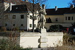 GuentherZ 2010-11-06 0034 Laxenburg Rossschwemme Johannes Nepomuk.jpg