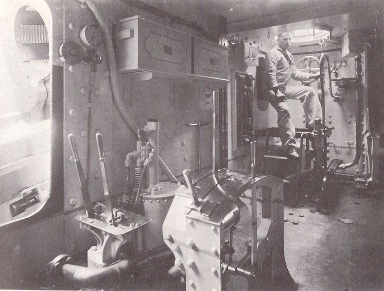 File:HMS Repulse (1892) barbette interior.jpg