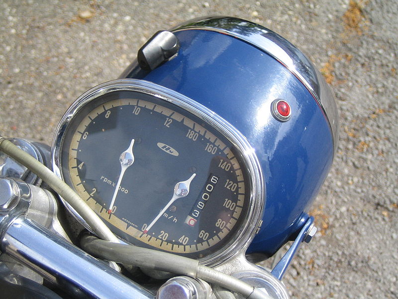 File:HONDA CB72 Armaturen 1961 01.JPG