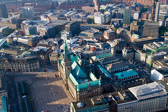 Aerial view of Rathaus (center), Rathausmarkt (left) and Chamber of Commerce (right)