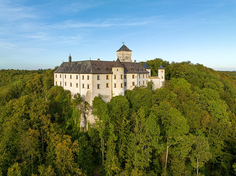 File:Heiligenstadt Schloss Greifenstein Luftbild-20230928-RM-171727.jpg