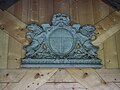 Holzschnitzerei-Replika: Zwei Löwen mit Luzerner Wappenschild