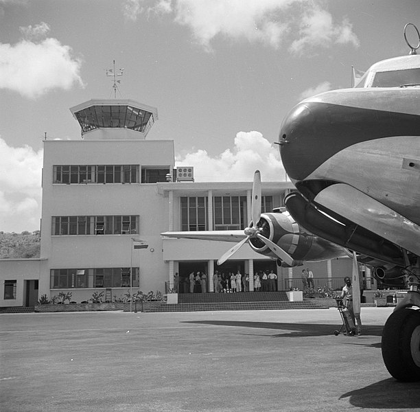 File:Het gebouw van vliegveld Hato op Curaçao, Bestanddeelnr 252-7672.jpg