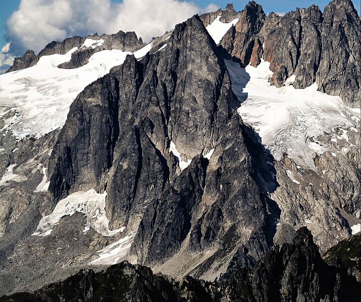 File:Hidden Lakes peak.jpg