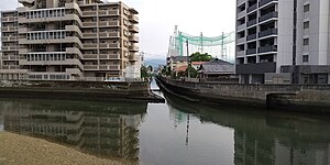 樋井川（左）と七隈川（右）の合流点