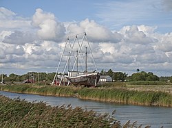 Parna dari pelabuhan Sõru