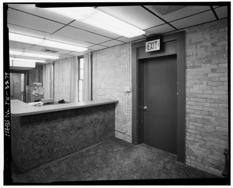 File:Historic American Buildings Survey, Bill Engdahl for Hedrich-Blessing, Photographers, February, 1979 GENERAL OFFICE, SECOND FLOOR. - Fort Brown, Medical Laboratory, May Street HABS TEX,31-BROWN,10B-9.tif