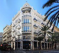 4 esquina con la calle Pérez Pujol 2. Hotel Reina Victoria (1910) de Luis Ferreres Soler