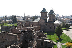 Valakian ruhtinaan linnan raunioita Târgoviștessa
