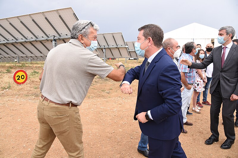 File:Inauguración de nueva planta fotovoltaica en Novés (Toledo) (50040042931).jpg