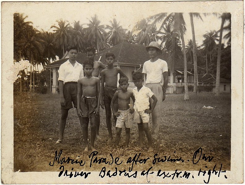 File:IndianBoys-MarineParade-Singapore-1950s.jpg