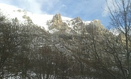 Contrafforti rocciosi della Priora. Su quello centrale poggia il Tempio della Sibilla.