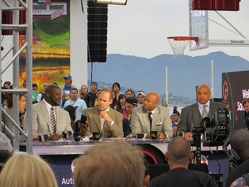 Smith (second from right) with the Inside the NBA crew in 2015