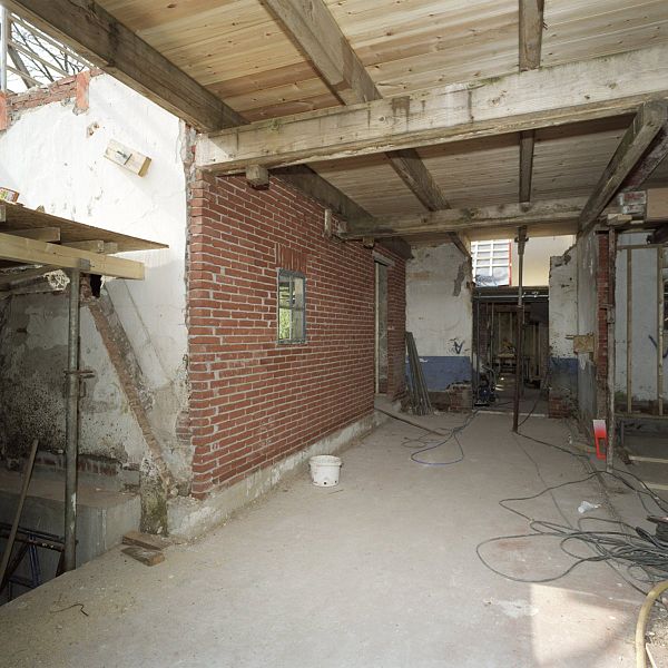 File:Interieur, doorgang naar zomerhuis, tijdens de verbouwing - Zoeterwoude-dorp - 20402758 - RCE.jpg