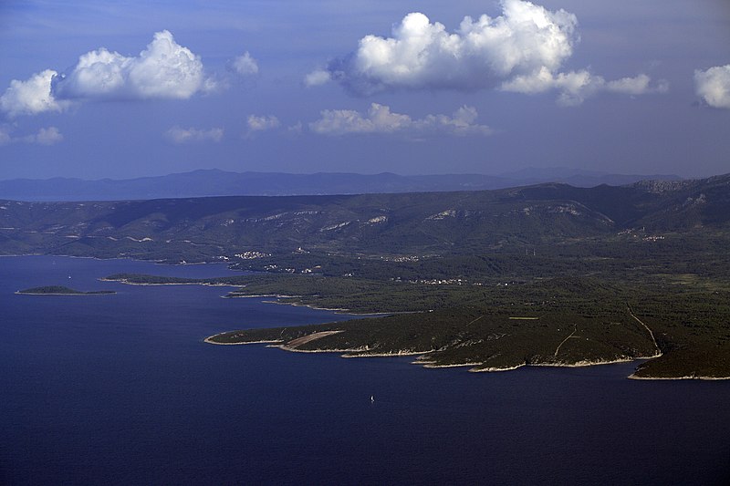 File:J32 665 Hvar.jpg