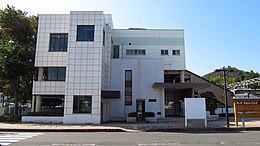 JREast-Tohoku-main-line-Kanayagawa-station-building-2051016-113050.jpg