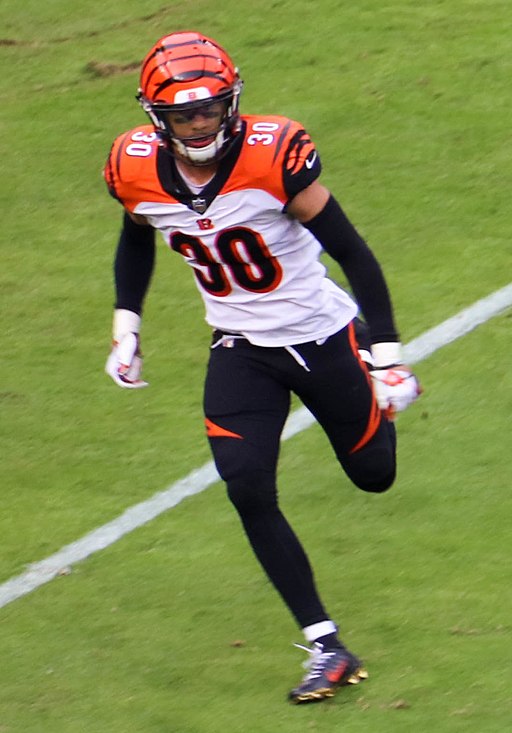 Jessie Bates III (31015688557) (cropped)